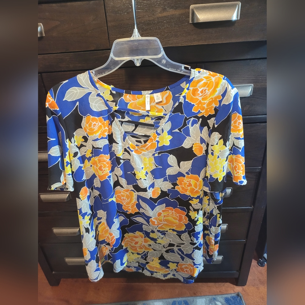 Floral short sleeve top